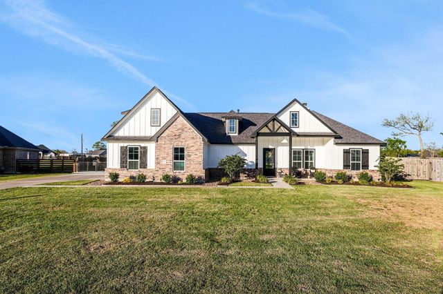 5611 Arrowhead Point Drive, Baytown, TX 77523