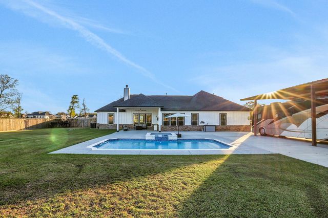 5611 Arrowhead Point Drive, Baytown, TX 77523