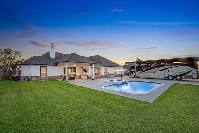 5611 Arrowhead Point Drive, Baytown, TX 77523