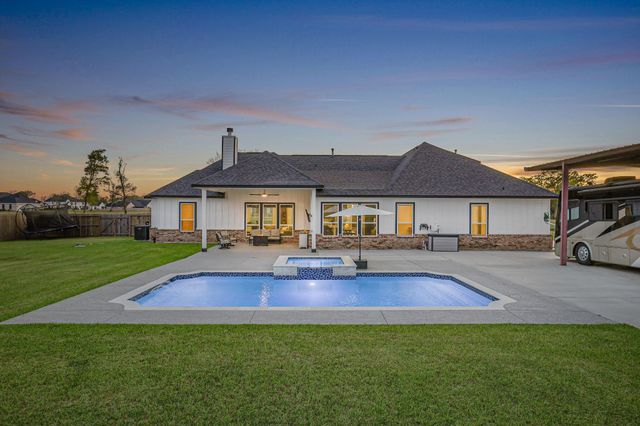 5611 Arrowhead Point Drive, Baytown, TX 77523