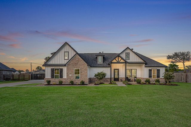5611 Arrowhead Point Drive, Baytown, TX 77523