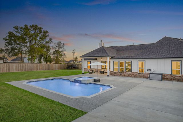 5611 Arrowhead Point Drive, Baytown, TX 77523