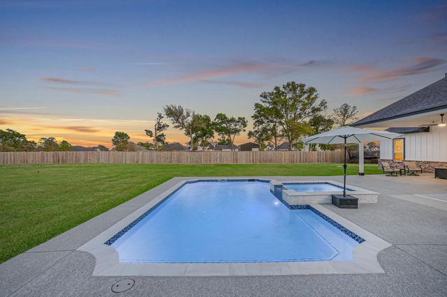 5611 Arrowhead Point Drive, Baytown, TX 77523