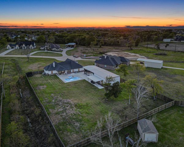 5611 Arrowhead Point Drive, Baytown, TX 77523