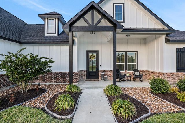 5611 Arrowhead Point Drive, Baytown, TX 77523