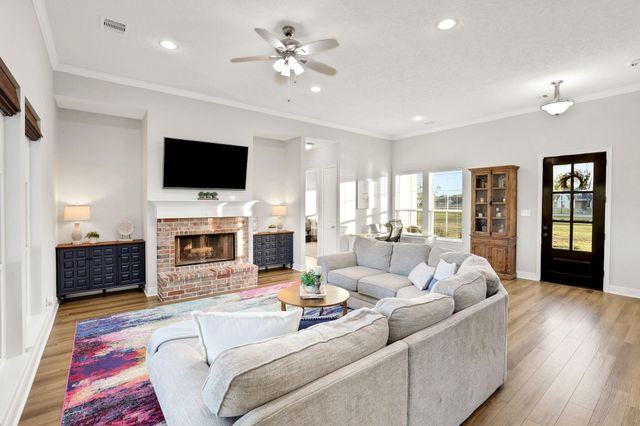 5611 Arrowhead Point Drive, Baytown, TX 77523