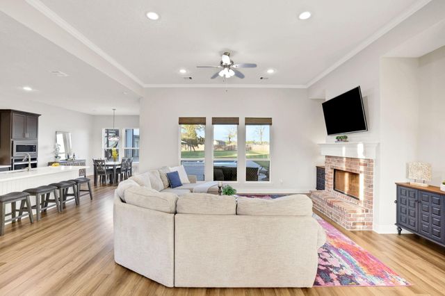 5611 Arrowhead Point Drive, Baytown, TX 77523