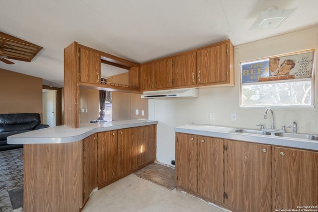 313 Big Meadows Dr, Bandera, TX 78003