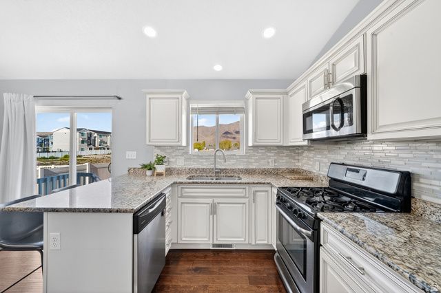 3794 N TUMWATER LN, Eagle Mountain, UT 84005