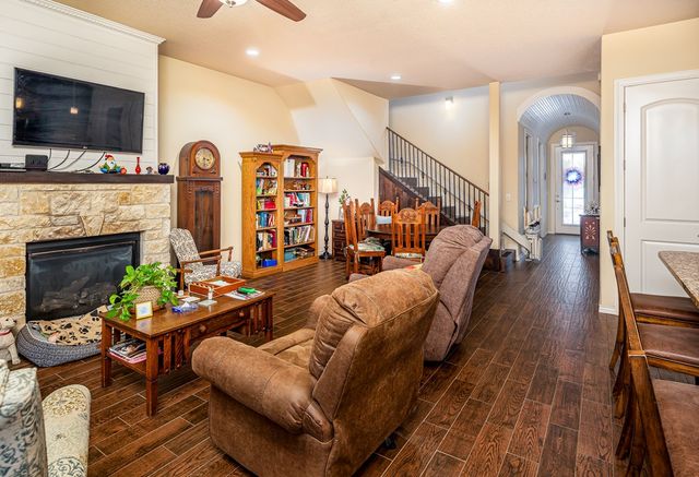 1004 Creswell Ln, Kerrville, TX 78028