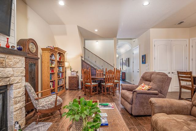 1004 Creswell Ln, Kerrville, TX 78028