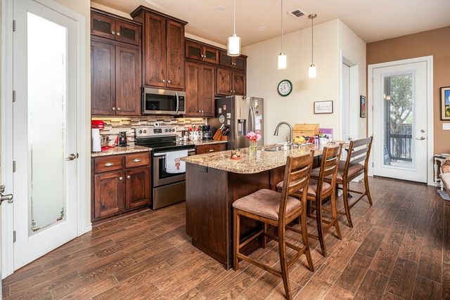 1004 Creswell Ln, Kerrville, TX 78028