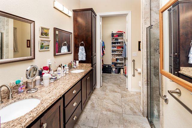 1004 Creswell Ln, Kerrville, TX 78028