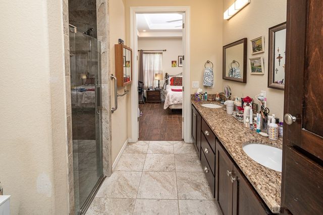 1004 Creswell Ln, Kerrville, TX 78028