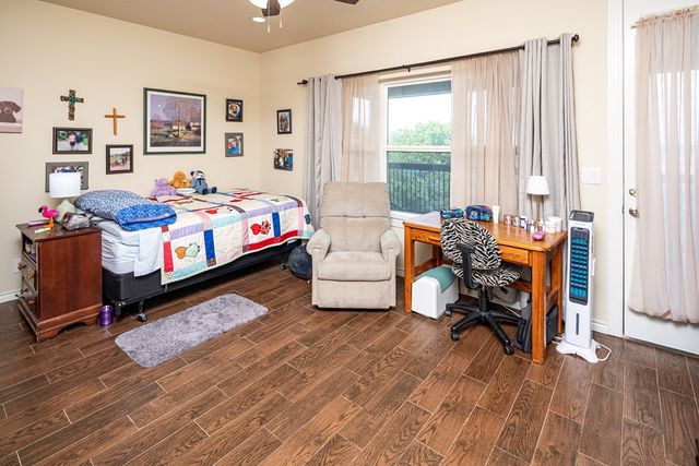 1004 Creswell Ln, Kerrville, TX 78028