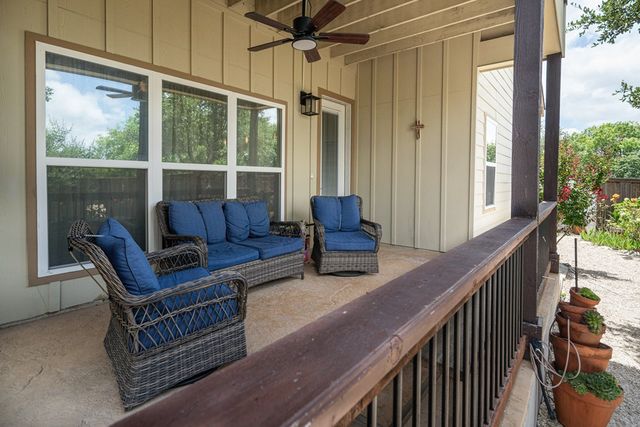 1004 Creswell Ln, Kerrville, TX 78028