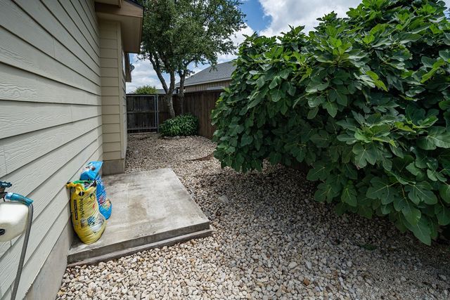 1004 Creswell Ln, Kerrville, TX 78028
