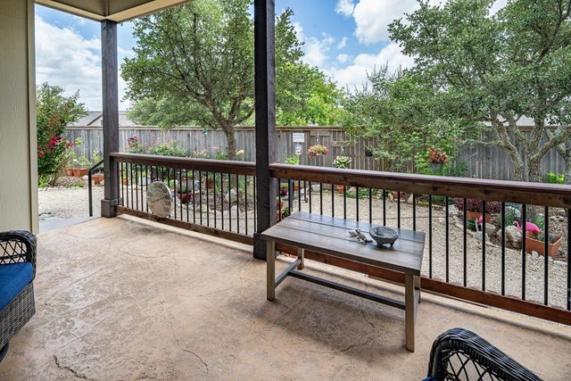 1004 Creswell Ln, Kerrville, TX 78028