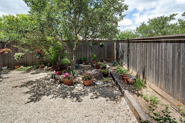 1004 Creswell Ln, Kerrville, TX 78028