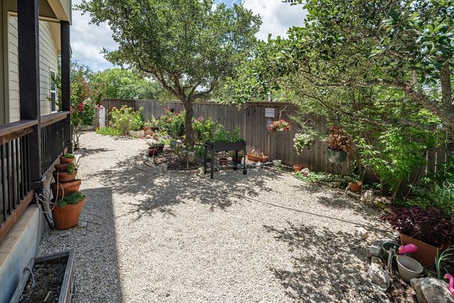 1004 Creswell Ln, Kerrville, TX 78028