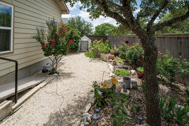 1004 Creswell Ln, Kerrville, TX 78028