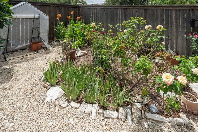 1004 Creswell Ln, Kerrville, TX 78028