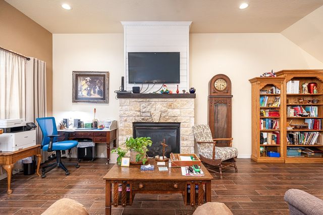 1004 Creswell Ln, Kerrville, TX 78028