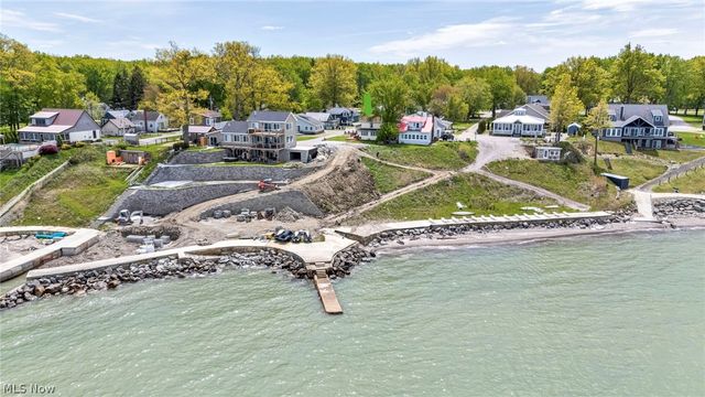 15 Lake Hurst Drive, Ashtabula, OH 44004
