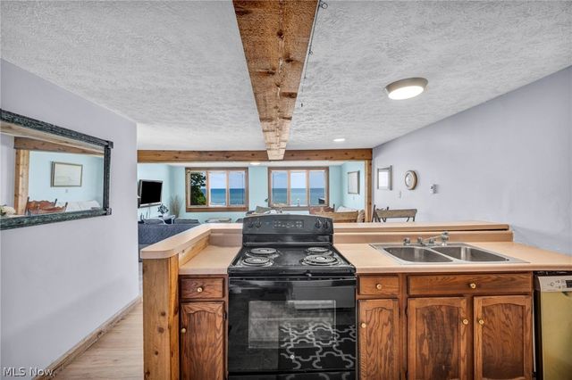 15 Lake Hurst Drive, Ashtabula, OH 44004