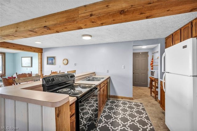 15 Lake Hurst Drive, Ashtabula, OH 44004