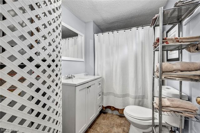 15 Lake Hurst Drive, Ashtabula, OH 44004