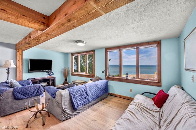 15 Lake Hurst Drive, Ashtabula, OH 44004