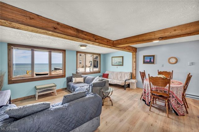 15 Lake Hurst Drive, Ashtabula, OH 44004