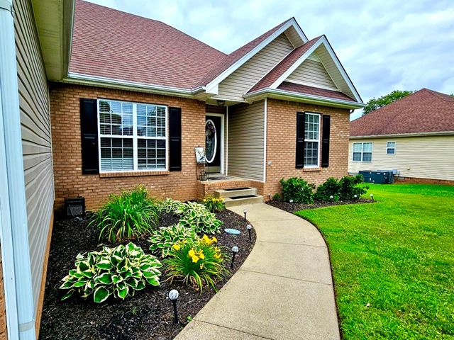 2871 Prince Dr, Clarksville, TN 37043