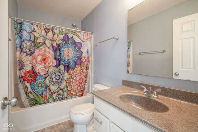 8634 N Dresden Drive, Mccordsville, IN 46055