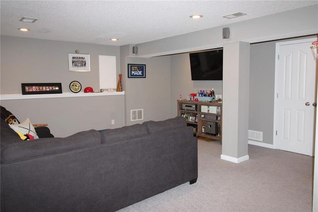 4711 NE 103rd Terrace, Kansas City, MO 64156