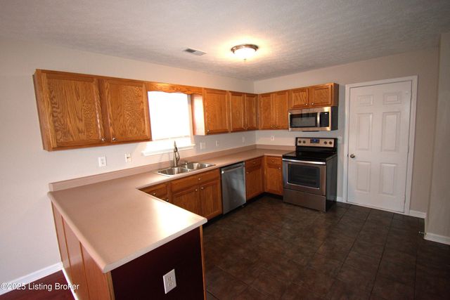 4221 Willowview Blvd, Louisville, KY 40299