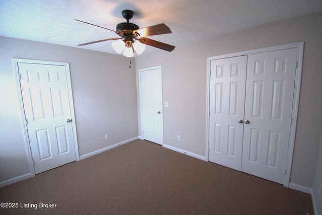 4221 Willowview Blvd, Louisville, KY 40299