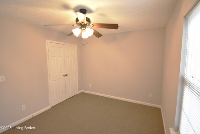 4221 Willowview Blvd, Louisville, KY 40299