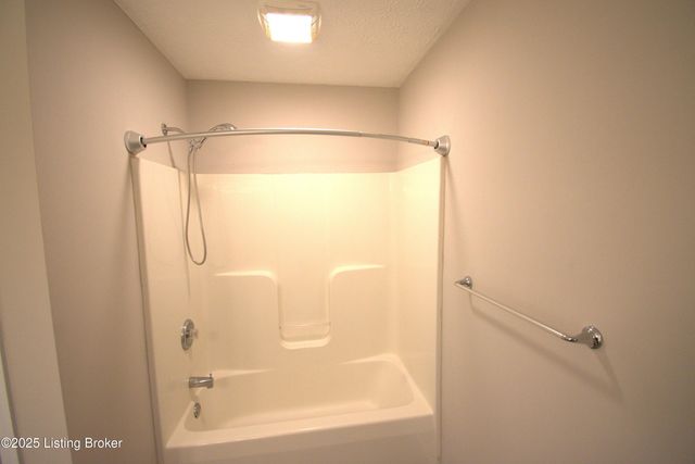 4221 Willowview Blvd, Louisville, KY 40299