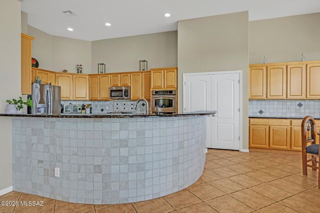 9350 E Still Springs Place, Vail, AZ 85641