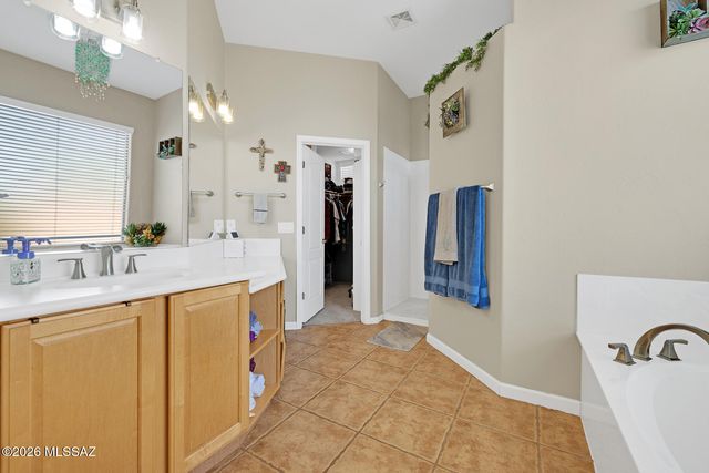 9350 E Still Springs Place, Vail, AZ 85641