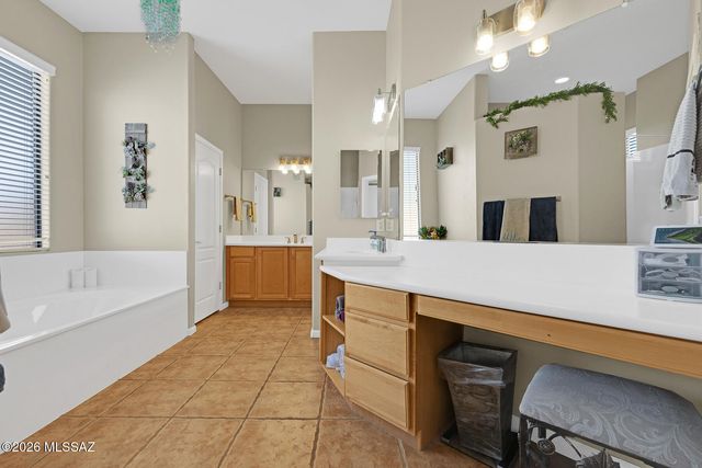 9350 E Still Springs Place, Vail, AZ 85641