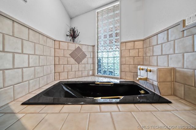 2229 N Cocomo Loop, Mannford, OK 74044
