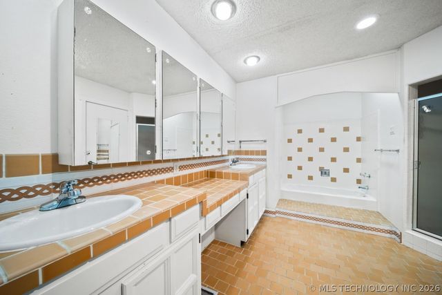 2229 N Cocomo Loop, Mannford, OK 74044