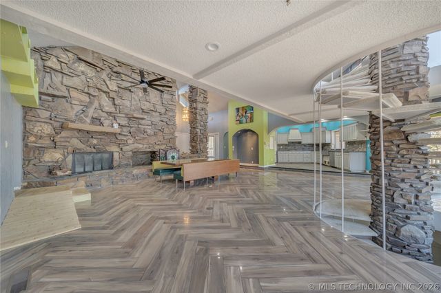 2229 N Cocomo Loop, Mannford, OK 74044