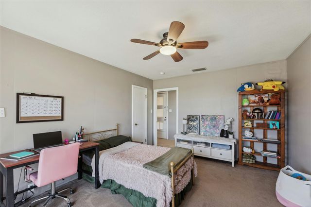 215 S Mulberry ST, Luling, TX 78648