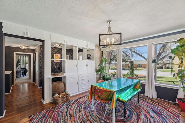 215 S Mulberry ST, Luling, TX 78648