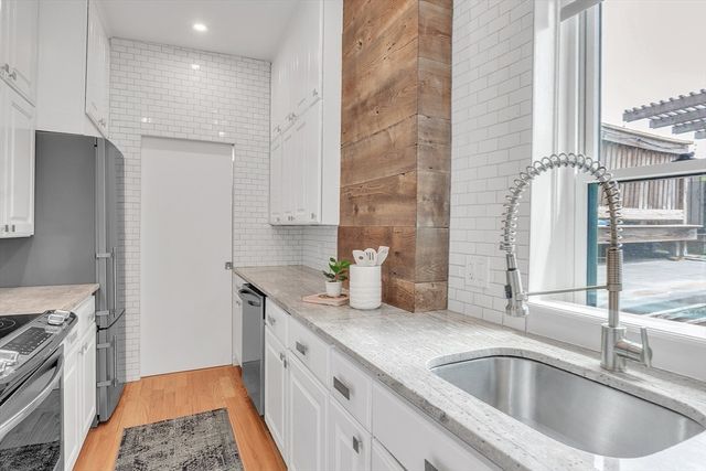 17 Cazenove St 404B, Boston, MA 02116