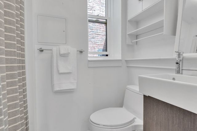 17 Cazenove St 404B, Boston, MA 02116